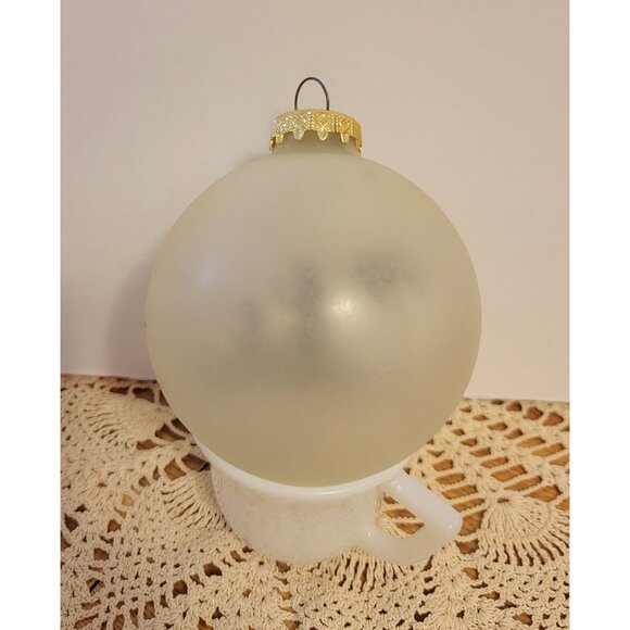 Bronner's Hungary Nativity Scene Glass Bulb Ornament Glitter Sparkle Round Bulb - Picture 3 of 8